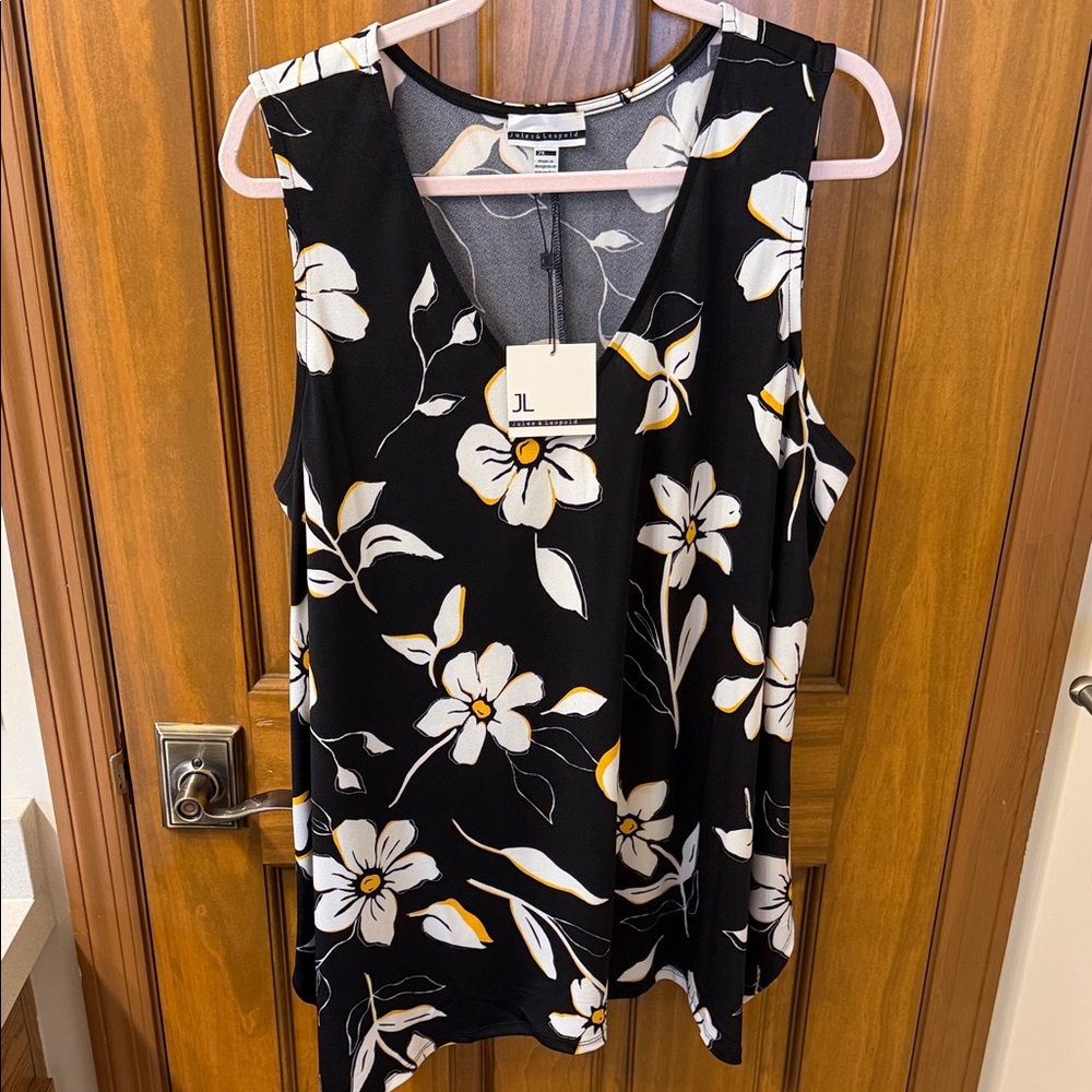 NWT Size 2x Jules & Leopold Black and White Floral Sleeveless Blouse